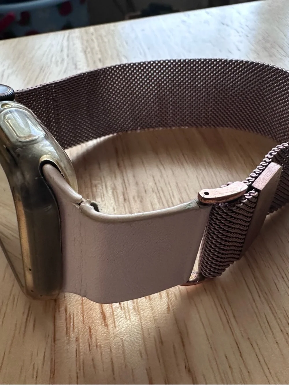 Apple Watch 32gb in Pink Leather with Rose Gold Band model A2095
